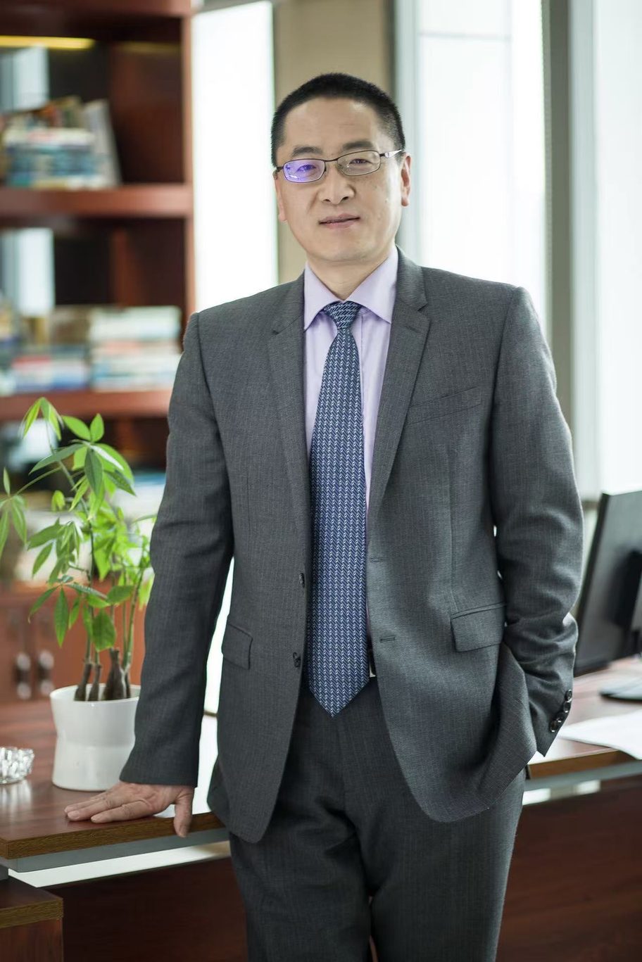 翟立宏，教授